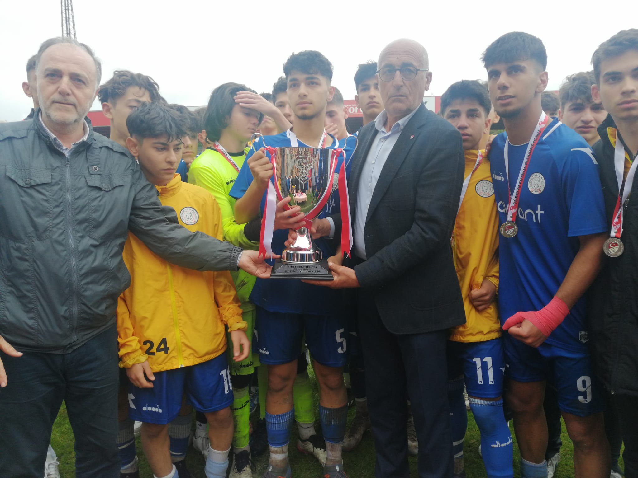 U-16 Türkiye Şampiyonasında Küçük Adaspor şampiyon oldu